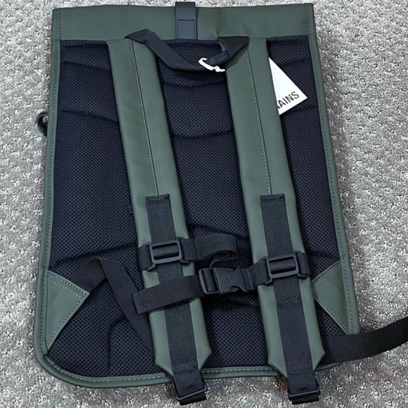 Rains Backpack BROKEN SIDE ZIPPER - Picture 3 of 8